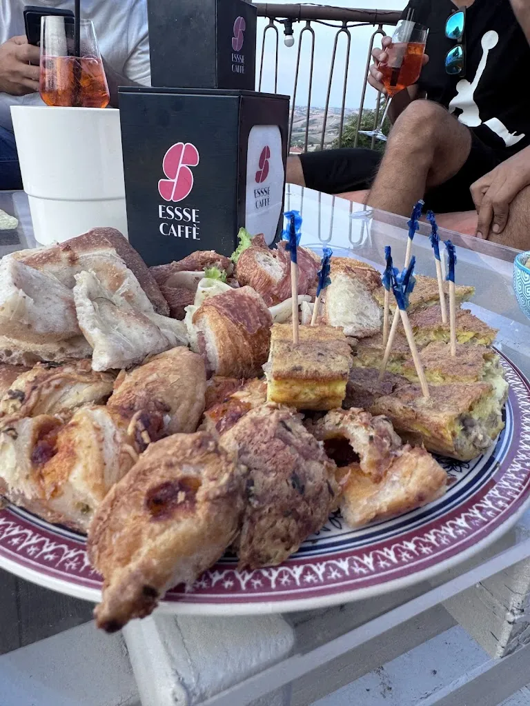 Valentino Zenobi_Chalet Della Terrazza da Lori Meri_Montecarotto_review