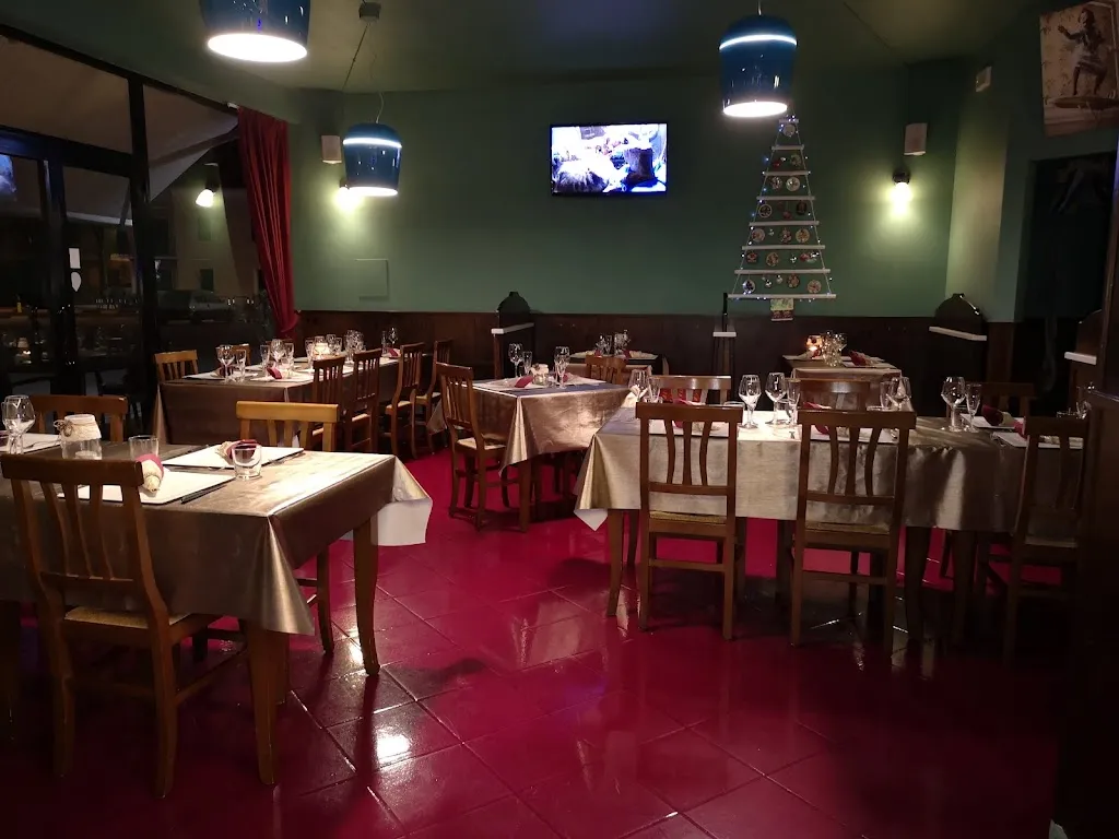 PONTE PÌ Pizzeria Ristorante restaurant in Montecassiano