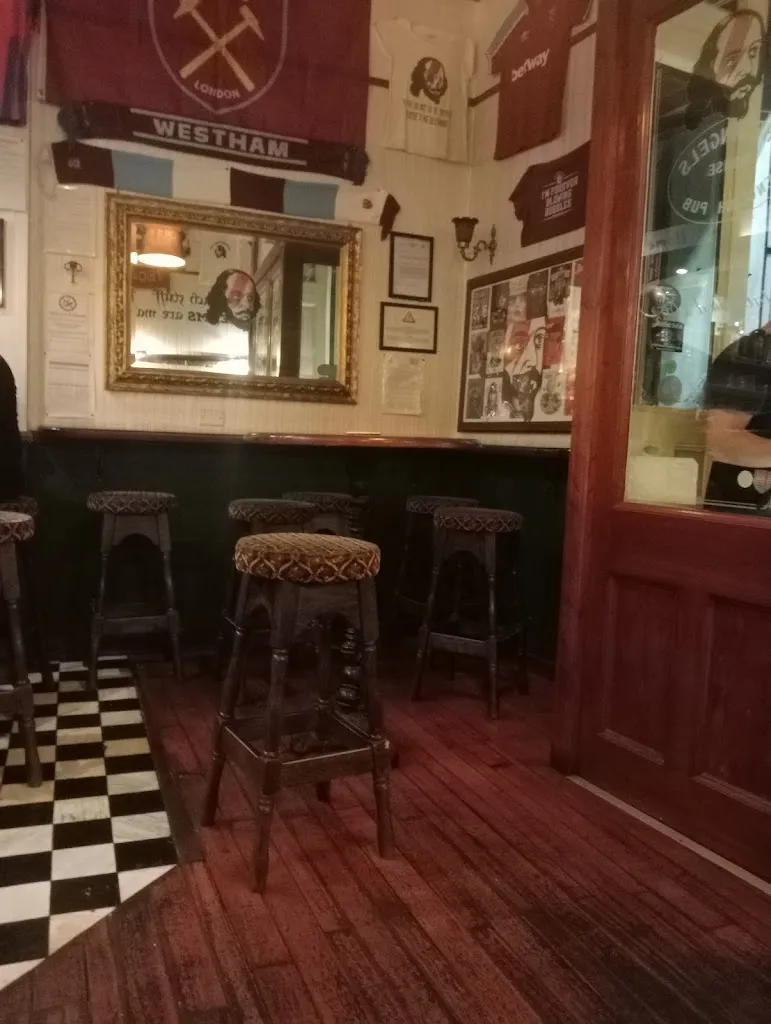 Ronnie Astra_The Shakespeare Pub_Casarano_review