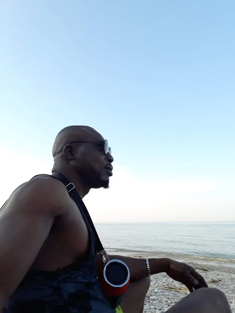 IKECHUKWU VINCENT IKWUNNNE_Ristorante Bar 