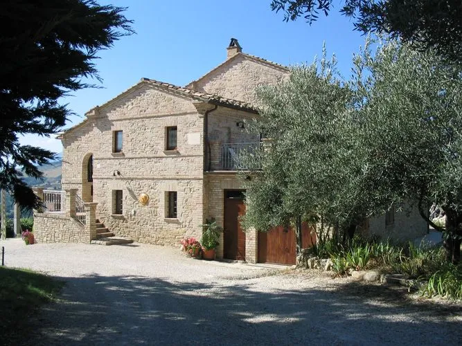 Il Fienile_Montedinove_slider_image_1