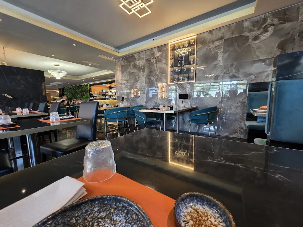 Yaya Sushi_Monte Urano_slider_image_3