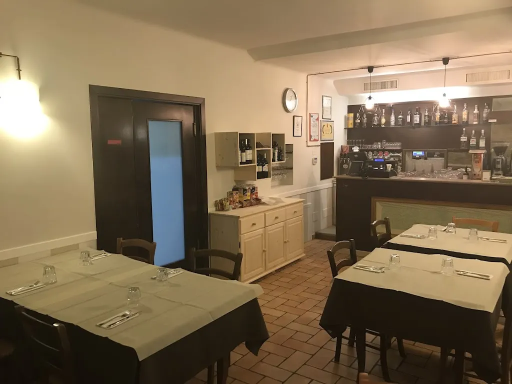 Verde Pistacchio di Girotti L. e Garcon F. S.N.C. restaurant in Monte Urano