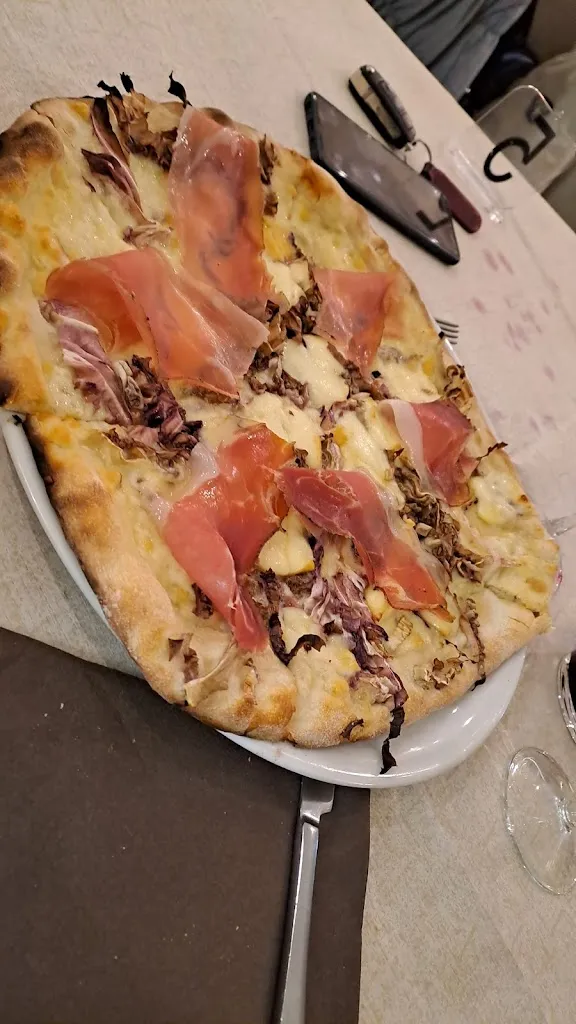 Sara Squarcia_HELIOS_BRACERIA_Monte Urano_review