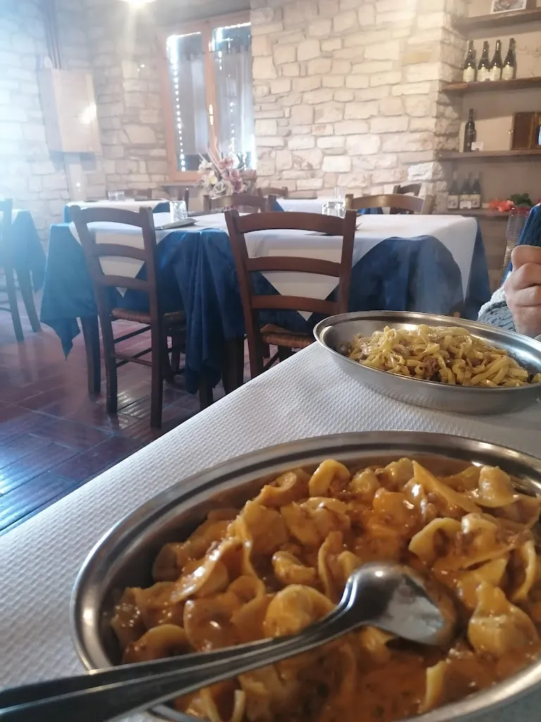 Gloria Bertuccini_Ristorante Pizzeria La Locanda_Montefelcino_review