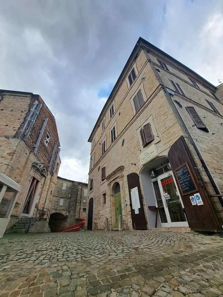 Simone Tomassini_Pizzeria Capricci di Gola_Montelparo_review