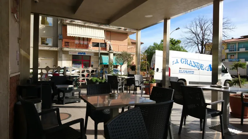 Garden Bar Of Fares Dino Di Berardino & Lucio Snc restaurant in Monteprandone