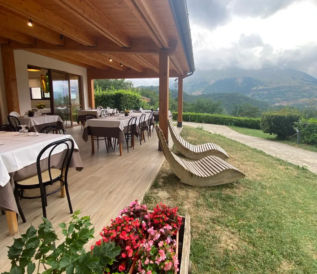 Ristorante La Scampagnata_Montemonaco_slider_image_1