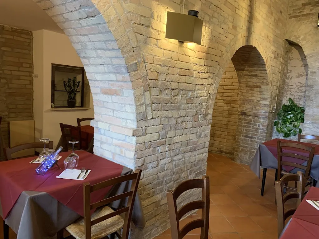 10_83 Moresco restaurant in Monterubbiano