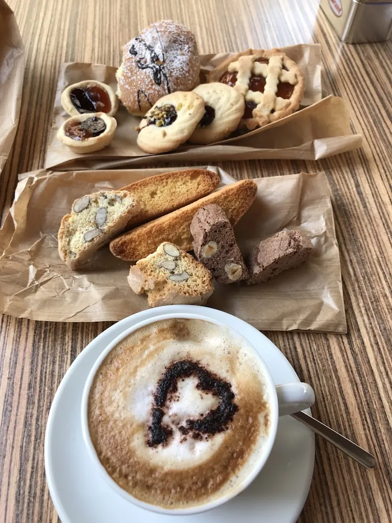 Heidi Banks_Bar Rosita pizzeria Di Venturini Giacomo_Montottone_review