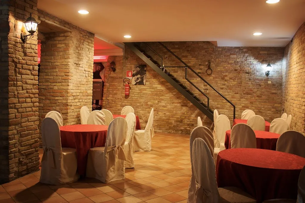 Ristorante Pizzeria ,affita sale per Catering, Eventi, Cerimonie, Compleanni, meeting_Morrovalle_slider_image_1