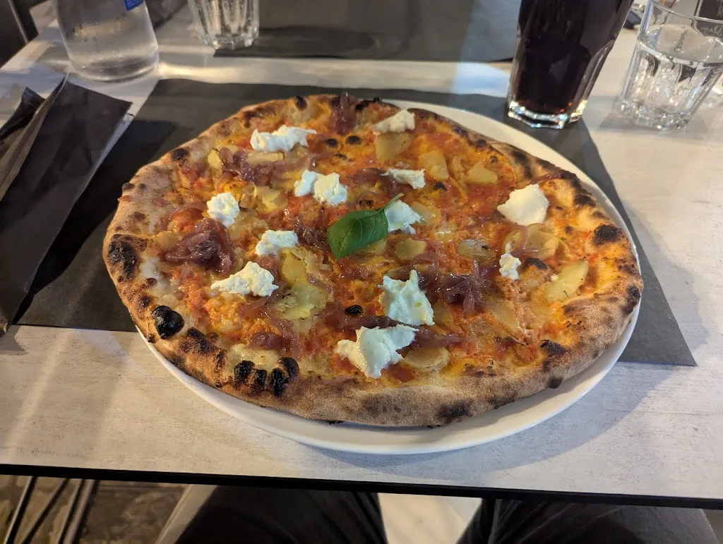 vishal patel_Pizzeria 4 Rioni_Offagna_review
