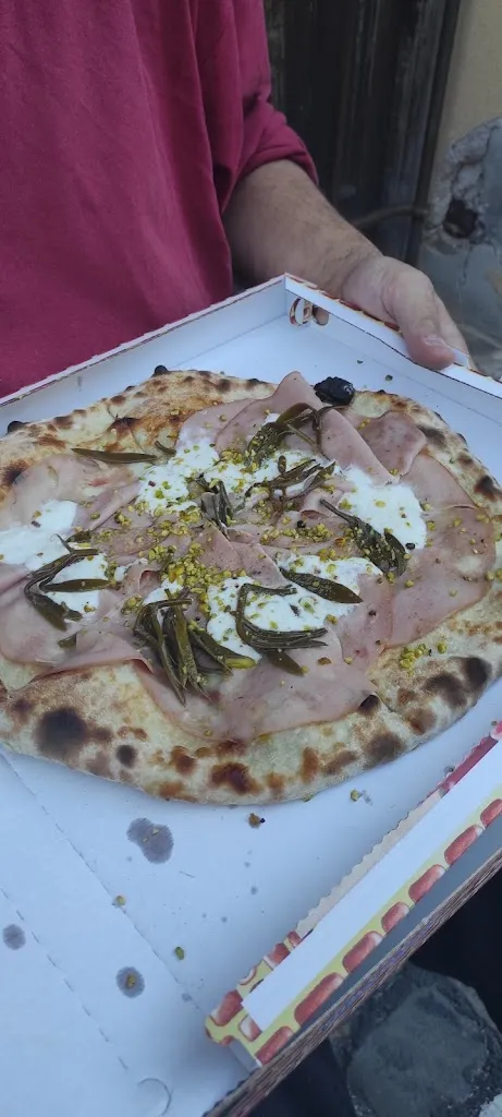 Anna Leccese_Pizzeria 4 Rioni_Offagna_review