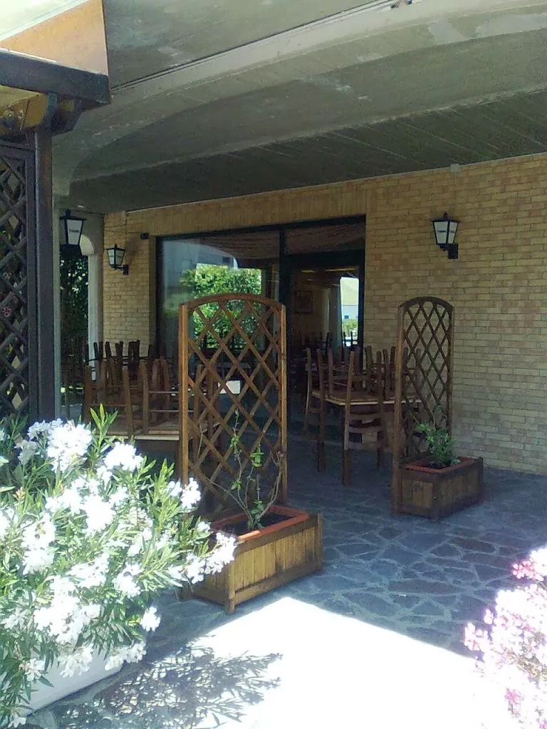 Pizzeria la Luna restaurant in Ortezzano