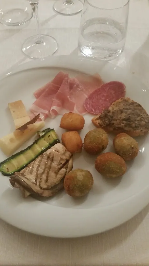 Irene Diomedes_Ristorante Rosa dei Venti - Affittacamere con piscina_Offida_review