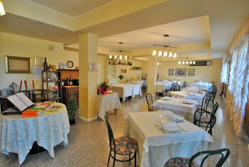 Ristorante Rosa dei Venti - Affittacamere con piscina_Offida_slider_image_1