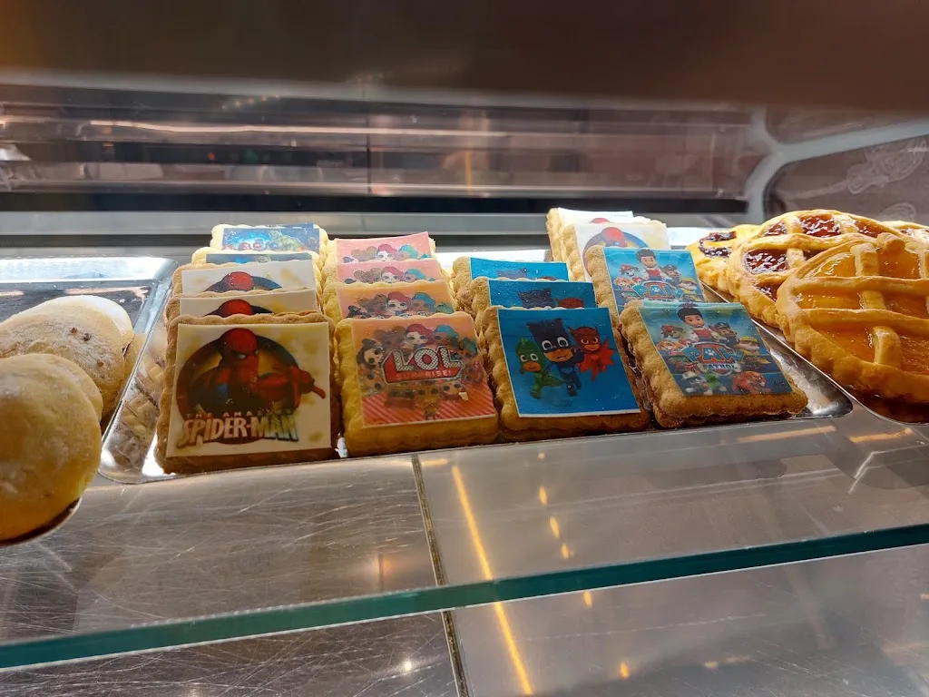 Alessandro ALX_Mille Voglie Bar Pasticceria Pizzeria Gelateria_Ostra Vetere_review