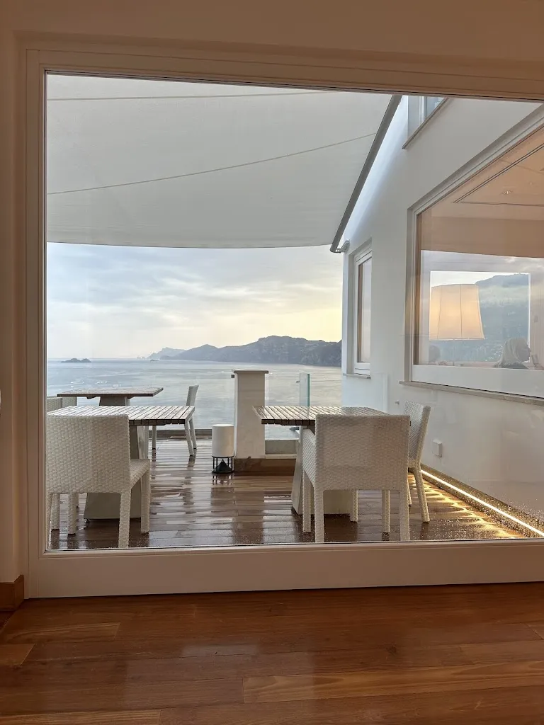 Elisabeth Watts_Un Piano Nel Cielo_Palmiano_review