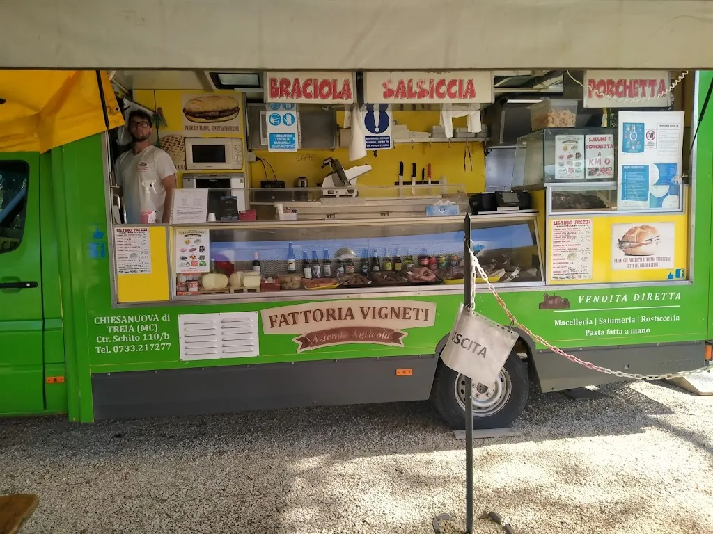 Punto ristoro mobile Fattoria Vigneti_Passo di Treia_slider_image_3