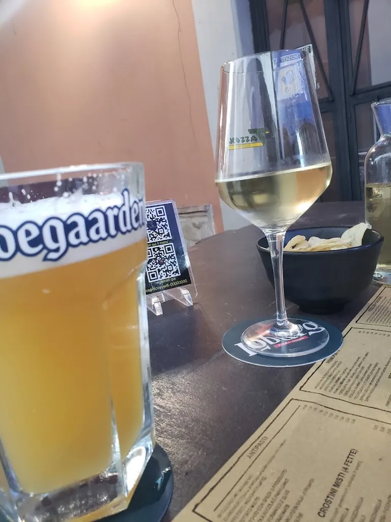 Tiffany Vongerichten_Pizzeria Birreria Dino Cosy Hole_Pedaso_review