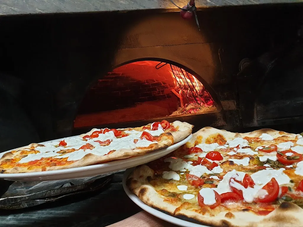 Pizzeria Birreria Dino Cosy Hole_Pedaso_slider_image_3