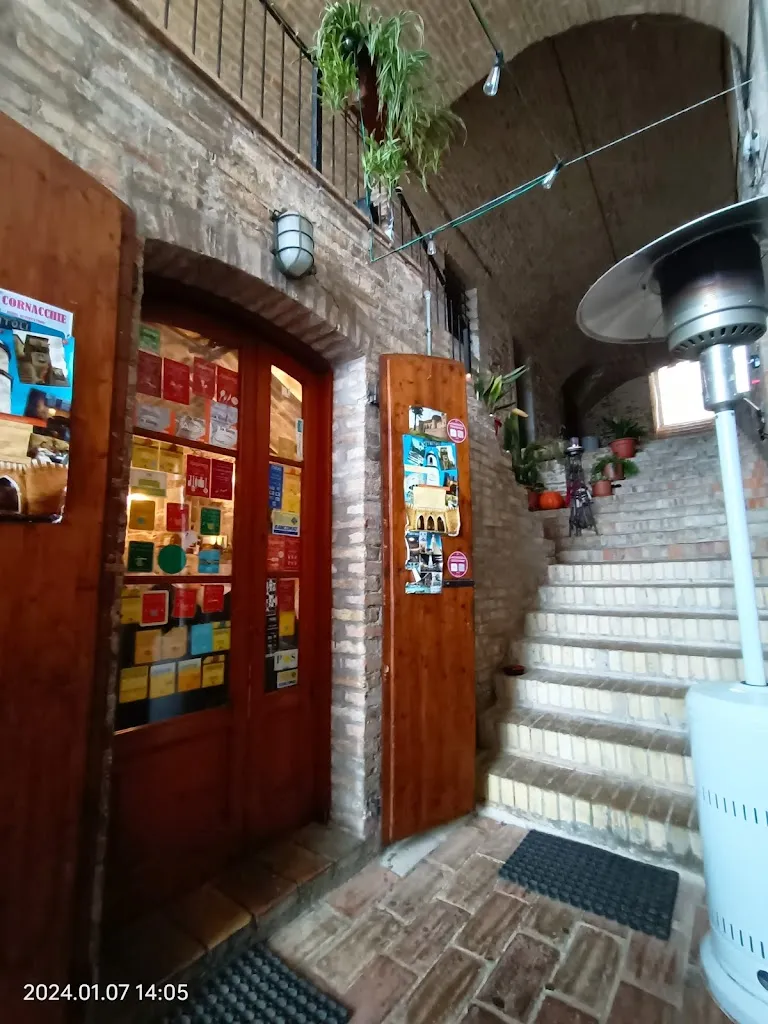 Osteria de le Cornacchie restaurant in Petritoli