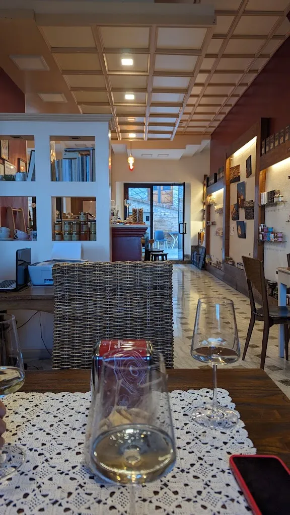 Corey Kmichik_Bottega Vitali_Petritoli_review