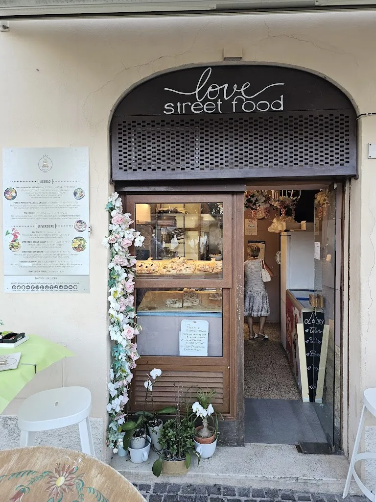 La Taverna Street Food restaurant in Numana