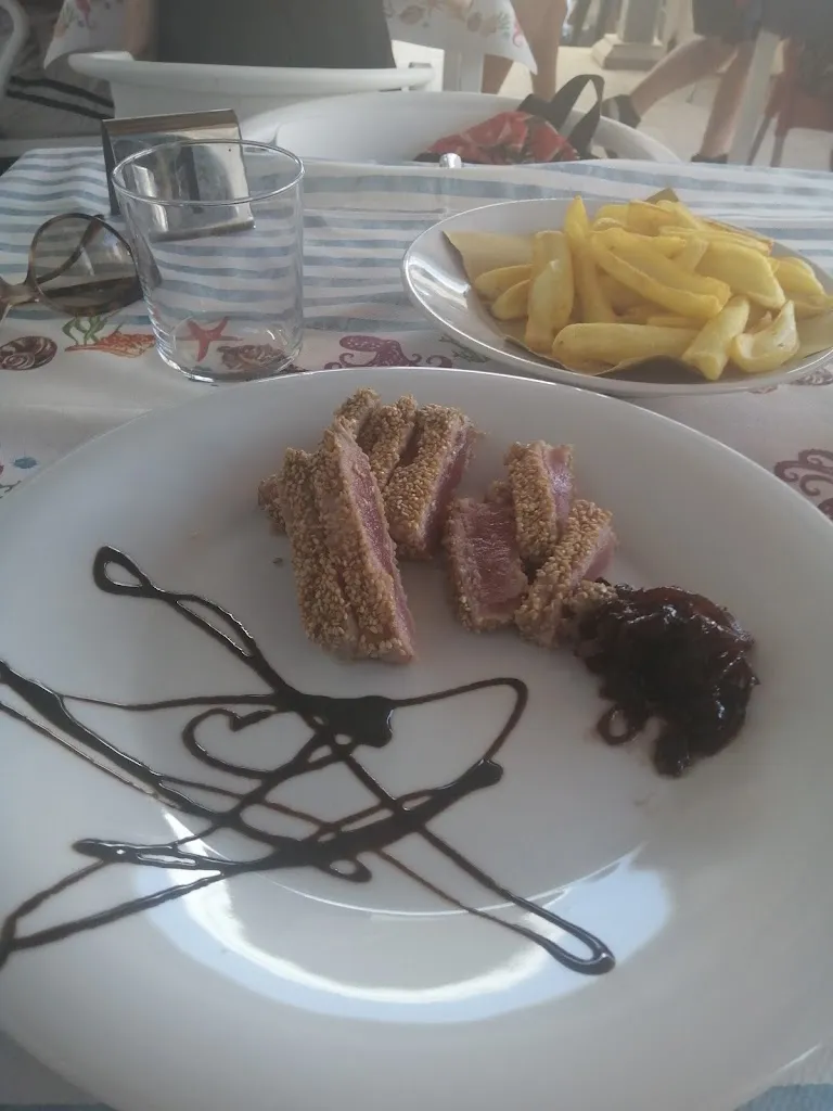 elena francorsi_Bar / Ristorante Circolo Nautico (H&T)_Numana_review