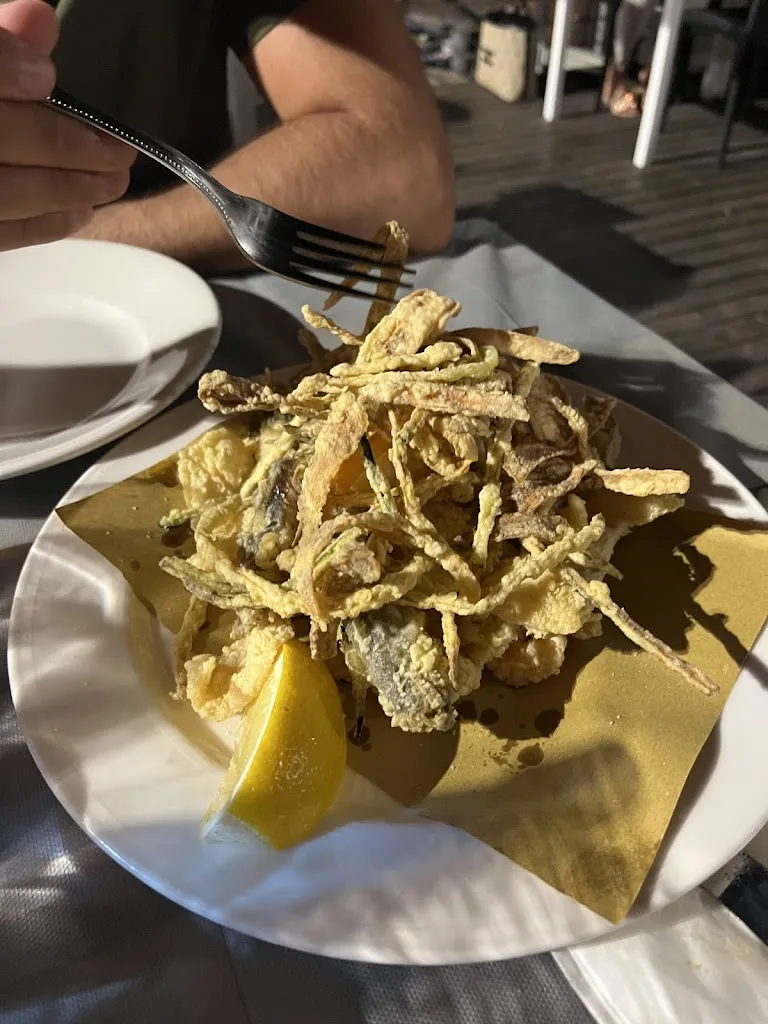 Isabella I._Bar / Ristorante Circolo Nautico (H&T)_Numana_review