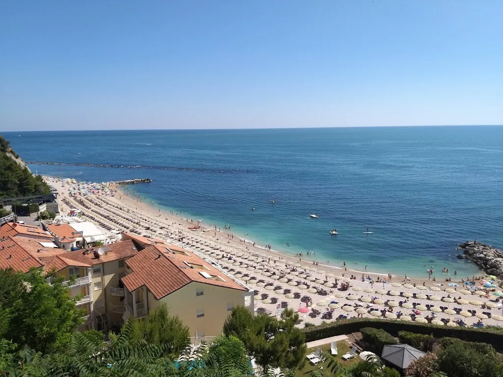 Spiaggia di Numana Alta restaurant in Numana