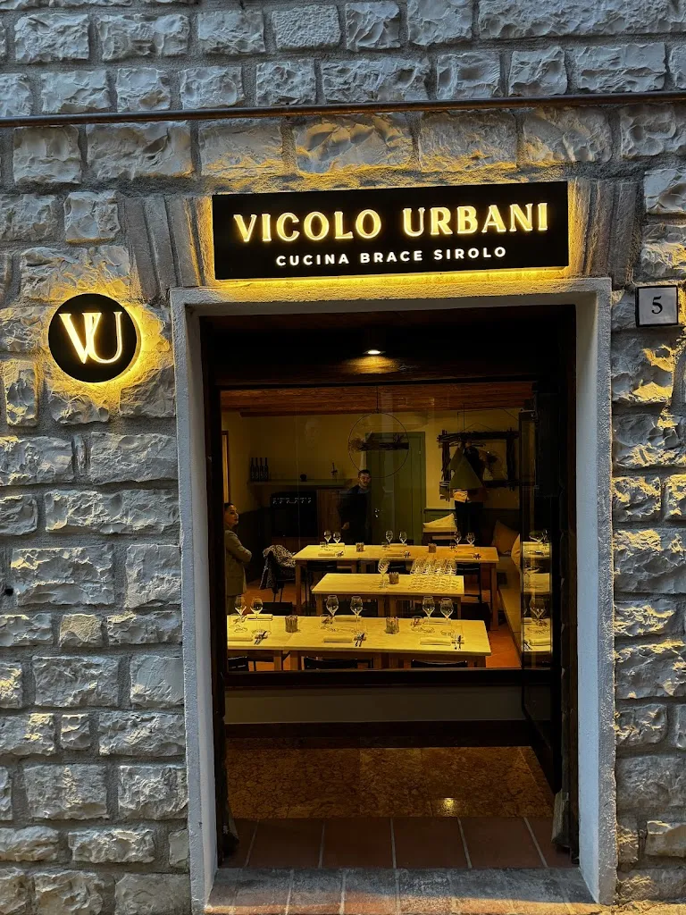 Vicolo Urbani restaurant in Numana