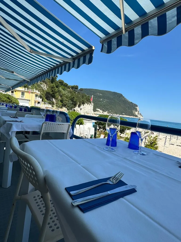 Ristorante La Grotta restaurant in Numana