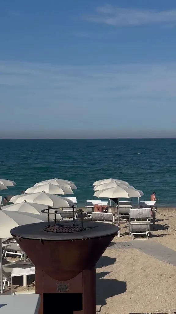 asia_White Beach Club by Arturo Neumann_Numana_review