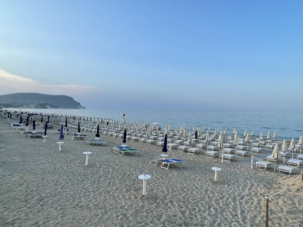 Elena Cossu_White Beach Club by Arturo Neumann_Numana_review