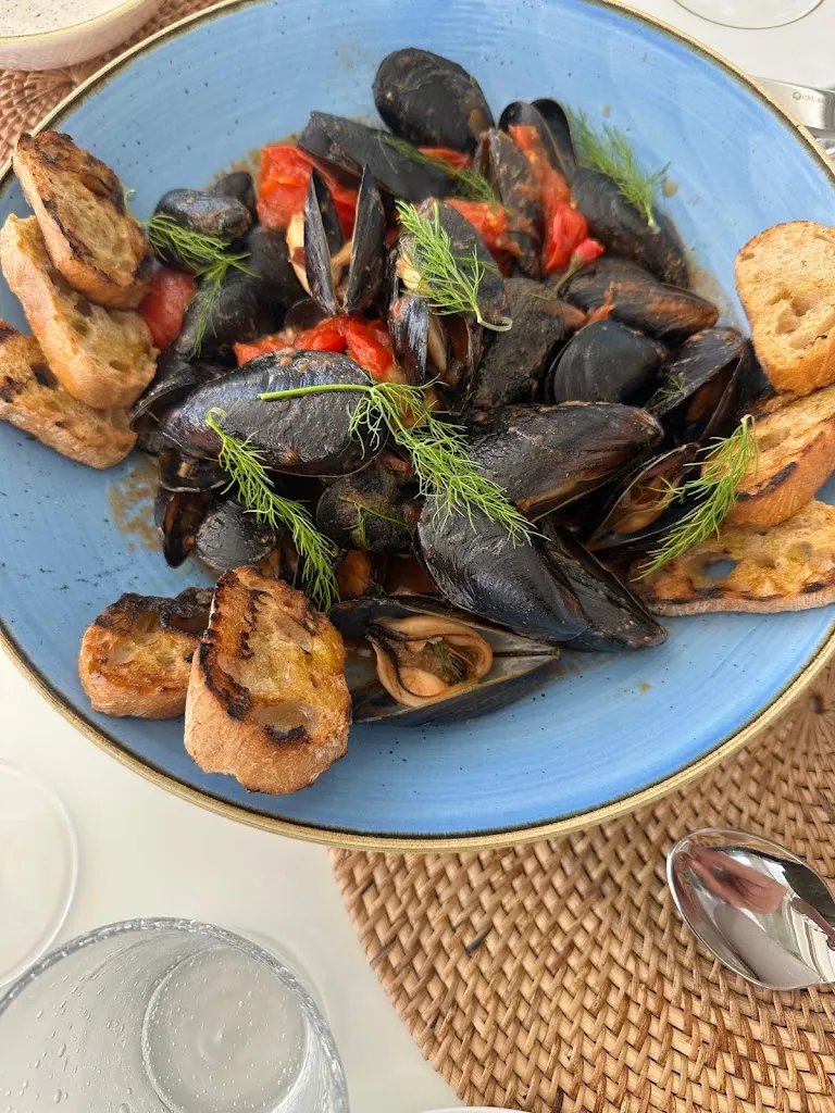 Margherita Pea_White Beach Club by Arturo Neumann_Numana_review