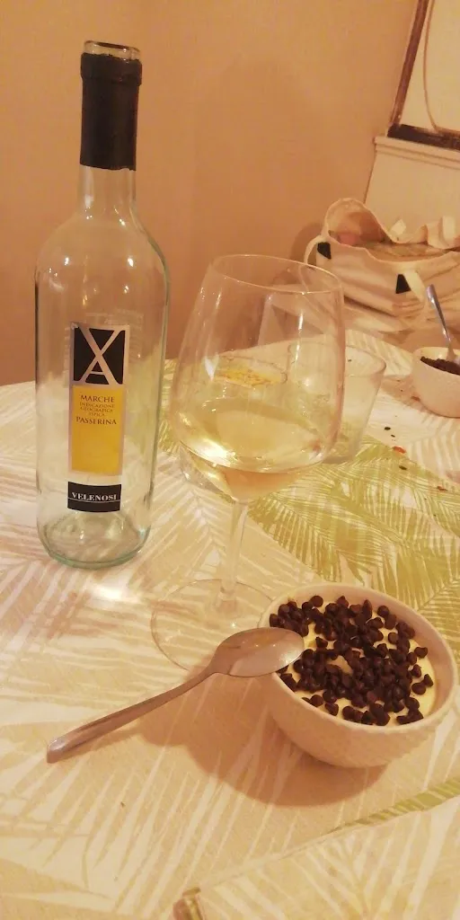 Alessandro Tuti_Pizzeria On The Beach_Numana_review