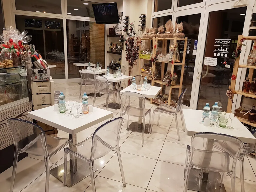 Pizza Vino e Fantasia restaurant in Pianello Vallesina