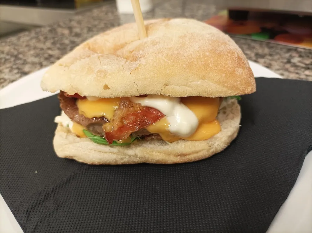 Menu_Bar Pub Queen_Pianello Vallesina_image_8