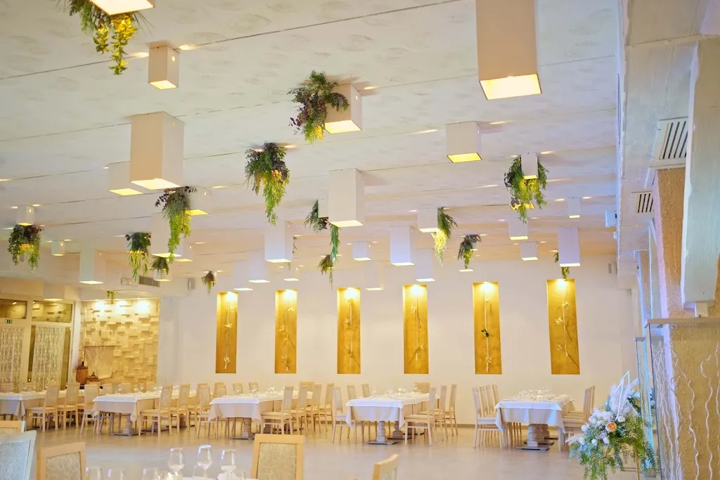 Agriturismo Ciriè con Piscina restaurant in Cassano delle Murge