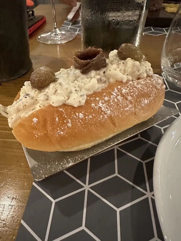 183 Restaurant_Pesaro_slider_image_3