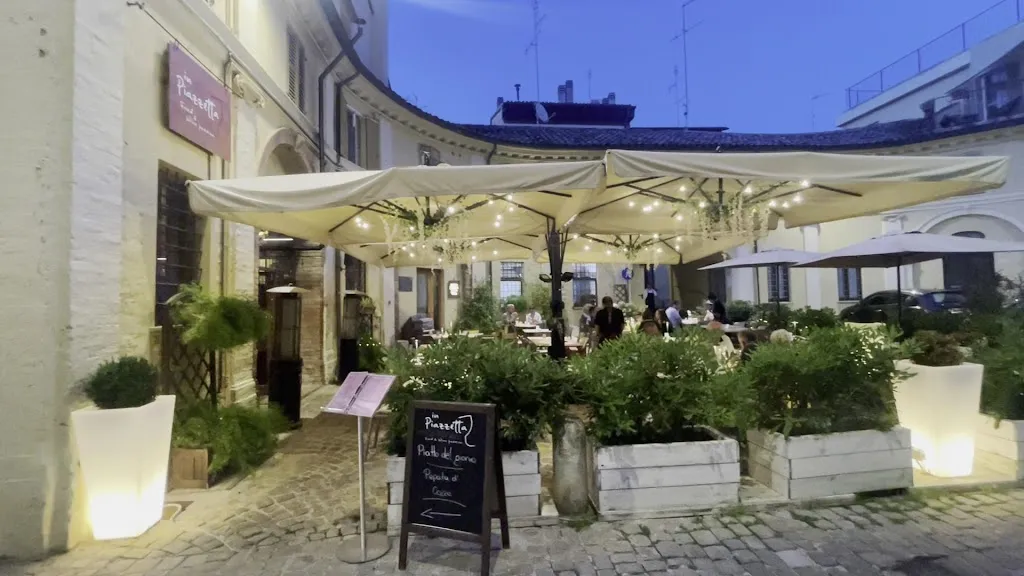 IN PIAZZETTA PESARO - FOOD & WINE PASSION_Pesaro_slider_image_2