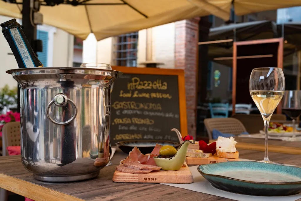 IN PIAZZETTA PESARO - FOOD & WINE PASSION_Pesaro_slider_image_3