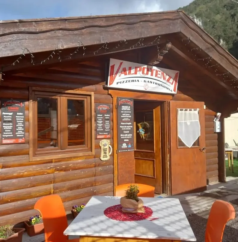 Pizzeria Valpotenza restaurant in Pioraco