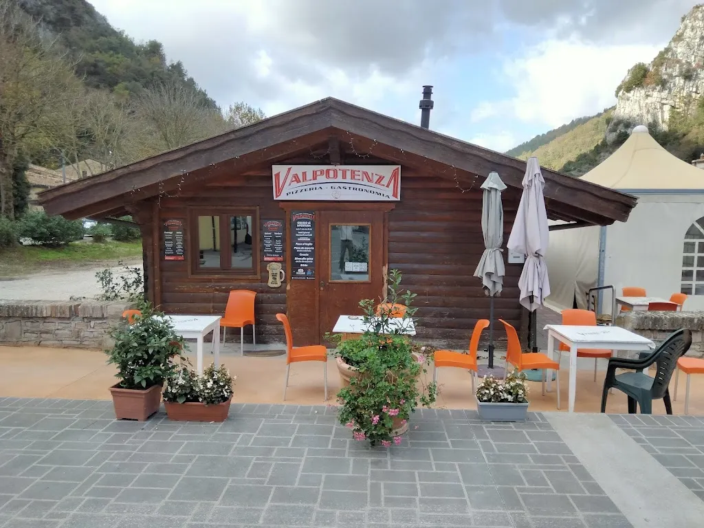 Pizzeria Valpotenza_Pioraco_slider_image_3