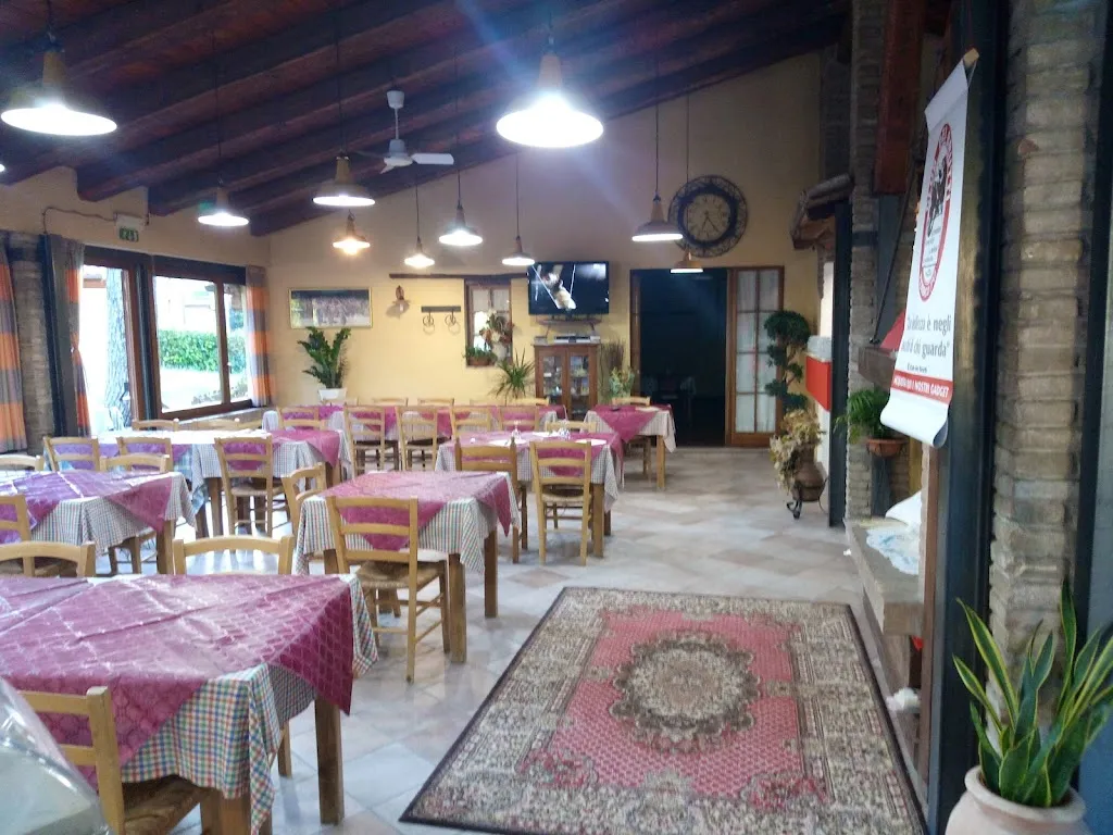 Pizzeria Trattoria La Colombara restaurant in Piobbico