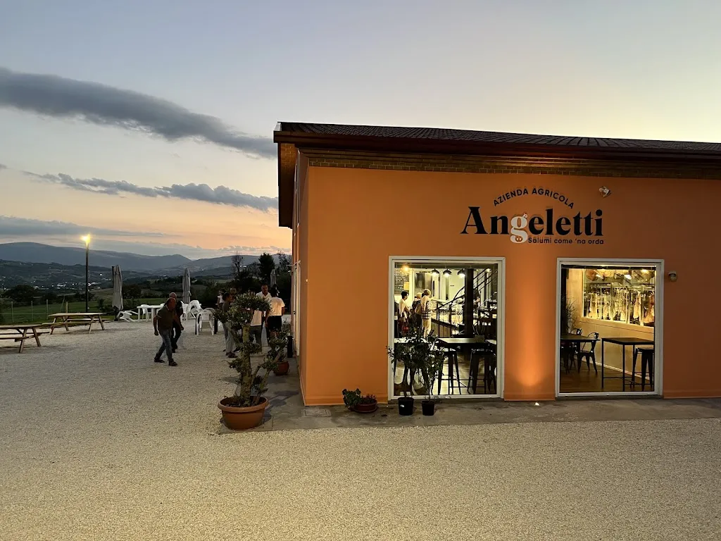 Azienda Agricola Angeletti restaurant in Pollenza