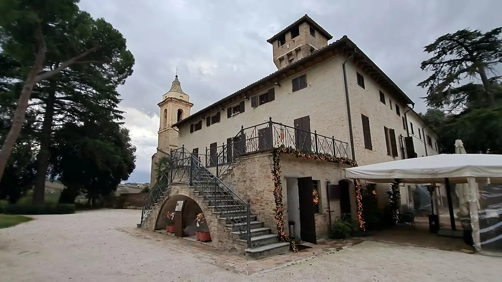 Yvonne Ragas_Villa Nappi_Polverigi_recensione