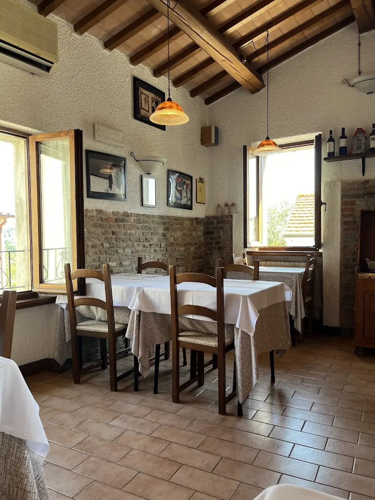 La Grotta di Tufo restaurant in San Costanzo