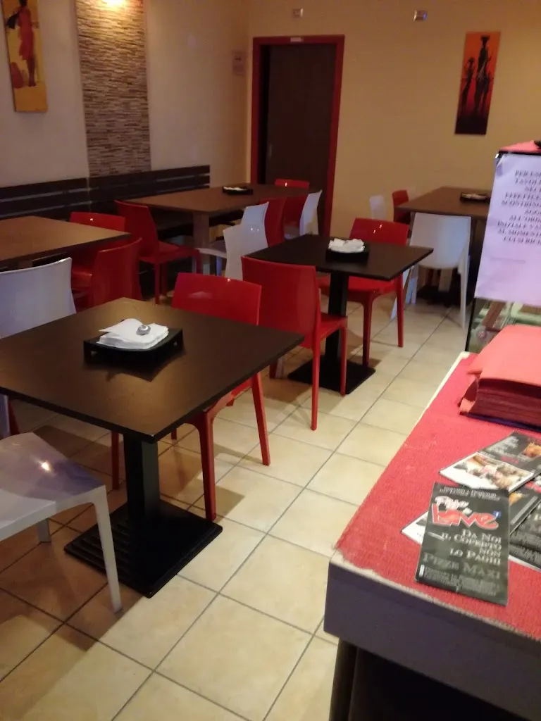 Pizza Is Love_Cassano delle Murge_slider_image_1